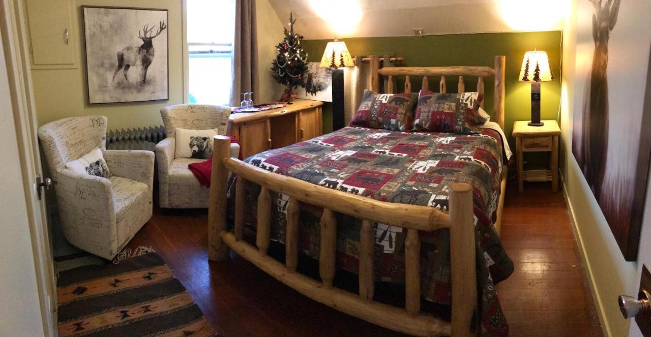 Holiday Lodge Bed And Breakfast Banff Exterior foto